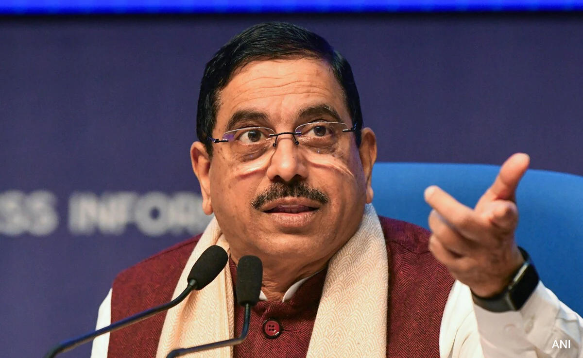 Pralhad Joshi accuses Congress of shielding Pak