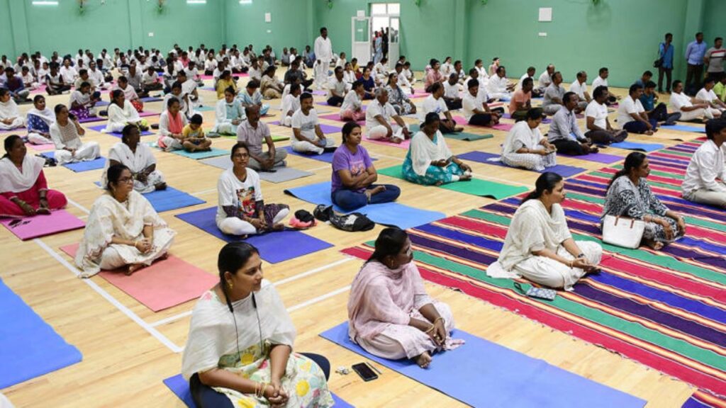 Hundreds participated in Yoga event in Visakhapatnam (Source: Internet)
