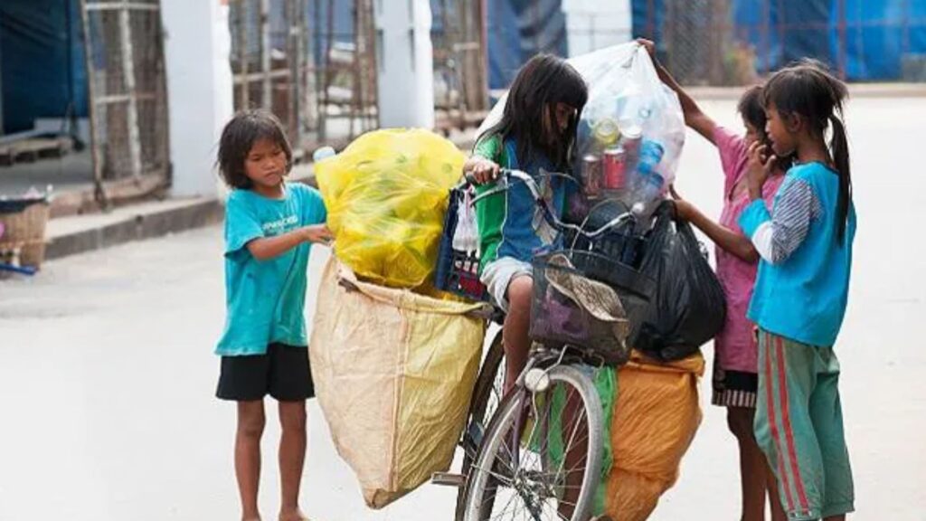 Child labor is a serious human rights violation (Source: Internet) 
