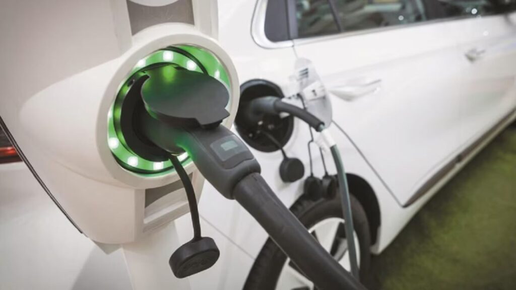 Govt approves scheme to boost electric passenger car (Source: Internet)
