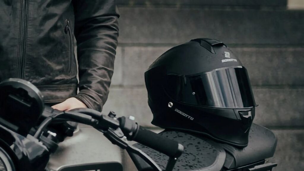 Two-wheeler companies to provide BIS standard helmets (Source: Internet)