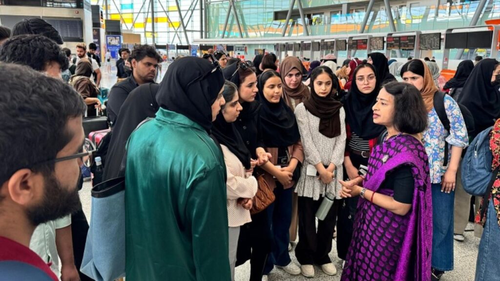Students evacuated from Iran land in Delhi (Source: Internet)