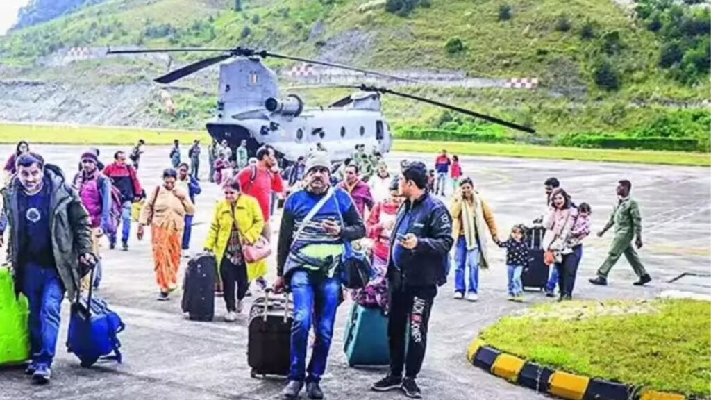 Over 60 stranded tourists rescued so far (Source: Internet)