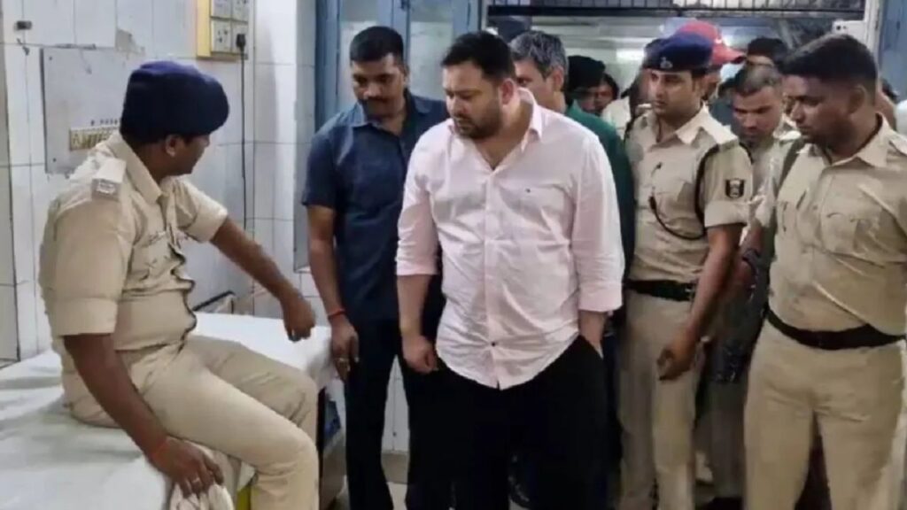 Tejaswi Prasad Yadav met injured security guards (Source: Internet)