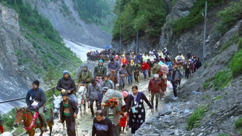 Devotees during Amarnath Yatra (Source: Internet)