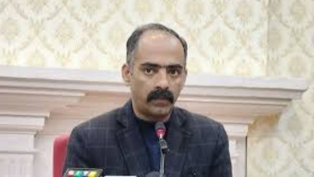 Himachal: FIR registered against congress minister Anirudh Singh for beating NHAI officials