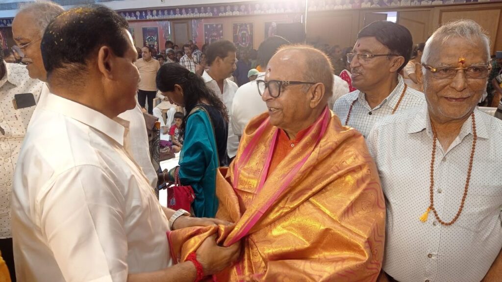 Ramesh Tibrewal welcomes Mahavir Bothra, President of Nehru School and College