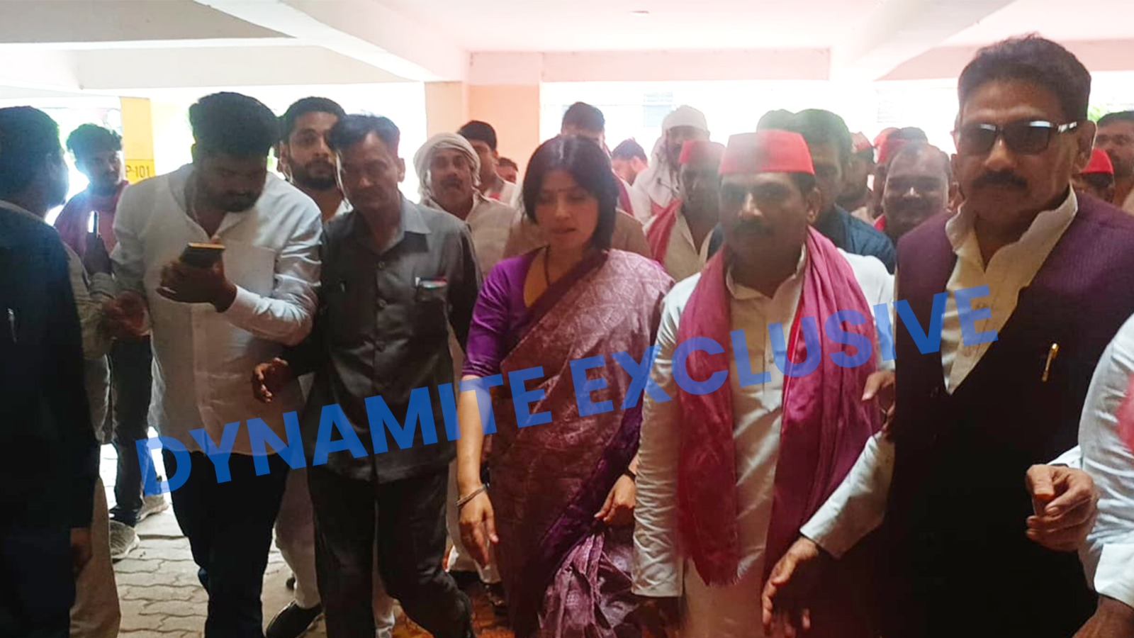 Lok Sabha MP Dimple Yadav reached the residence of SP District President Brijesh Gautam