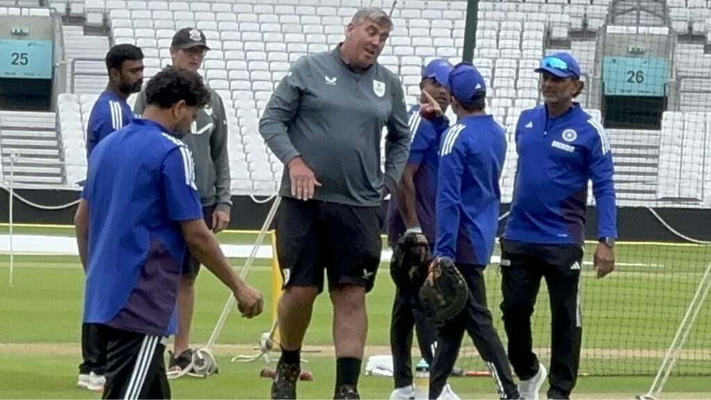 Argument between Gautam Gambhir with Oval pitch curator
