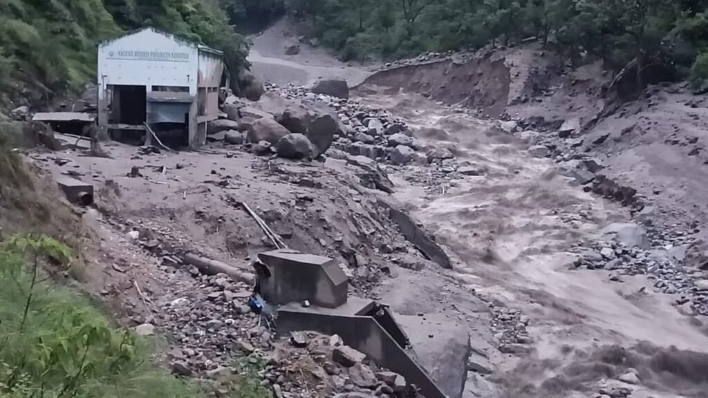 Houses and cowsheds damaged (Source: Internet)