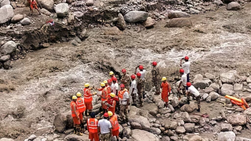 Rescue operations are continuing (Source: Internet)