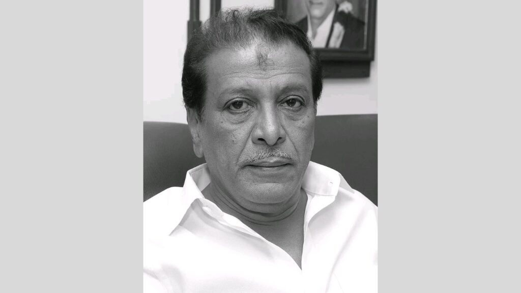 Muthu's first film was Pillaiyo Pillai