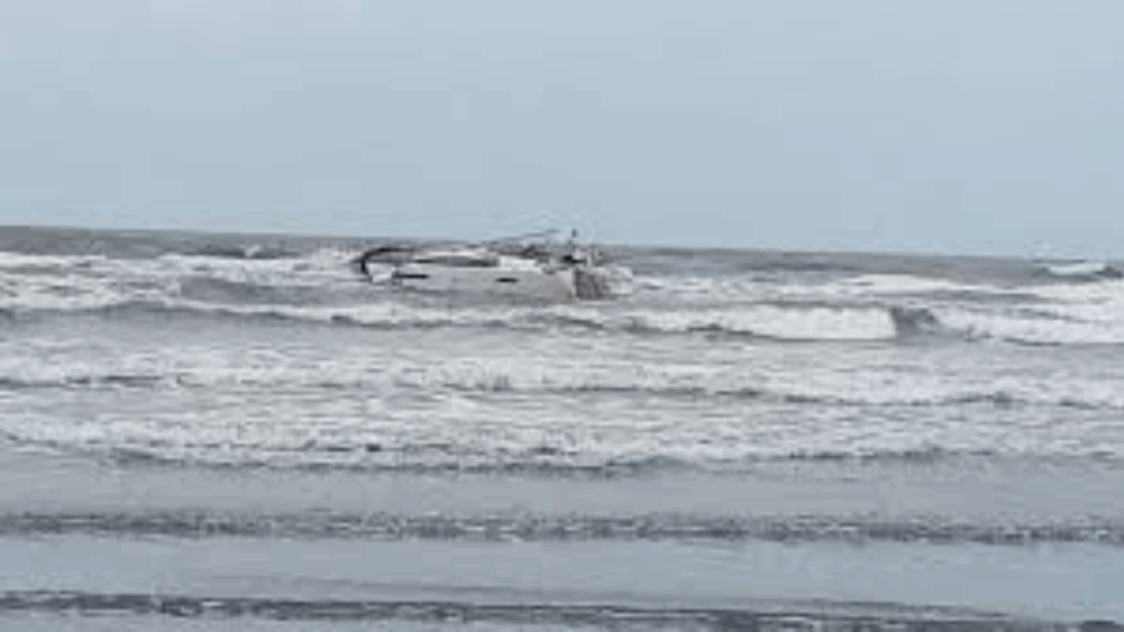 Suspicious boat spotted off Maharashtra coast