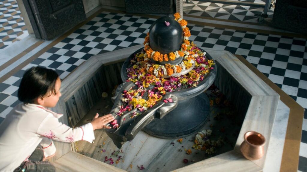 Offering water to Shivling on Shivratri (Source: Internet)