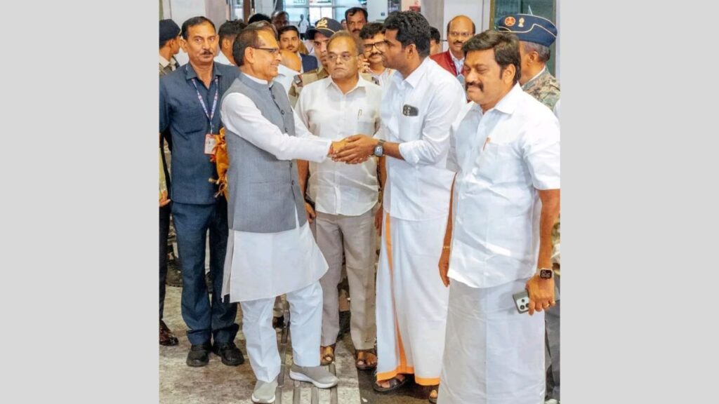 Union Min Shivraj Singh is welcomed by TN BJP leaders