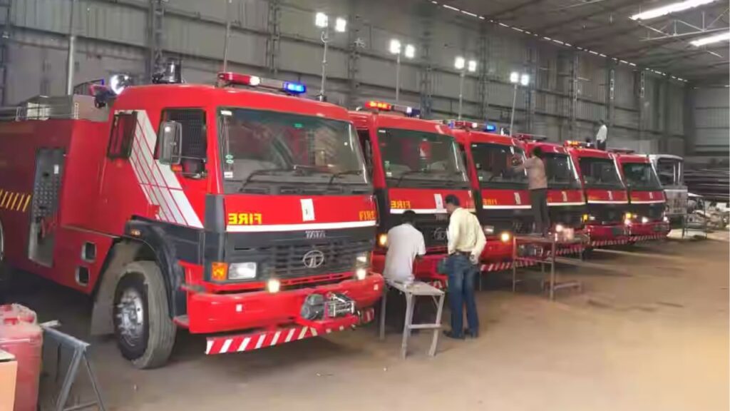 Several fire tenders rushed to the spot (Source: Internet)