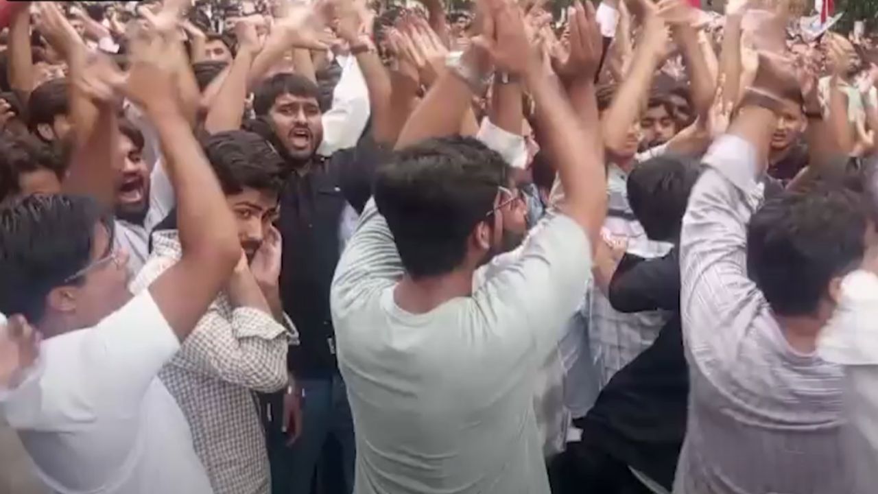Tensions Rise at AMU: Students protest fee hike, dharna continues despite police action
