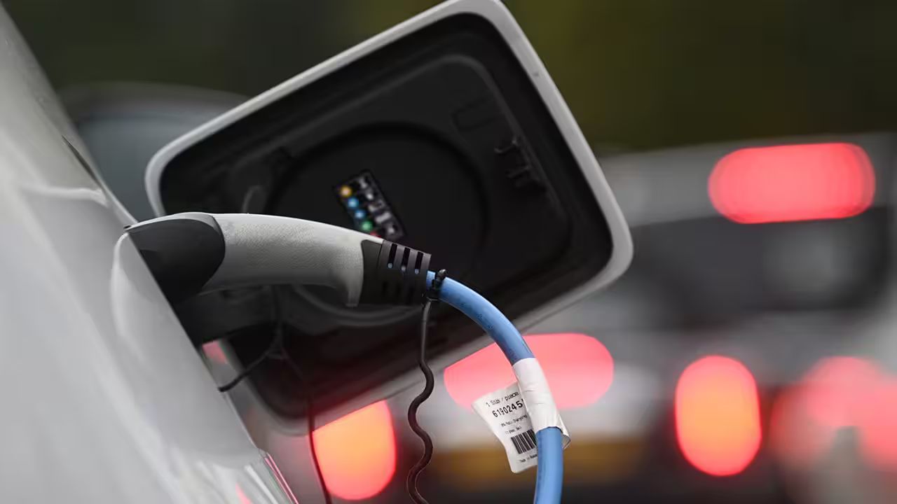 Subsidy will be available on electric vehicles till 2028, govt extended deadline by 2 years