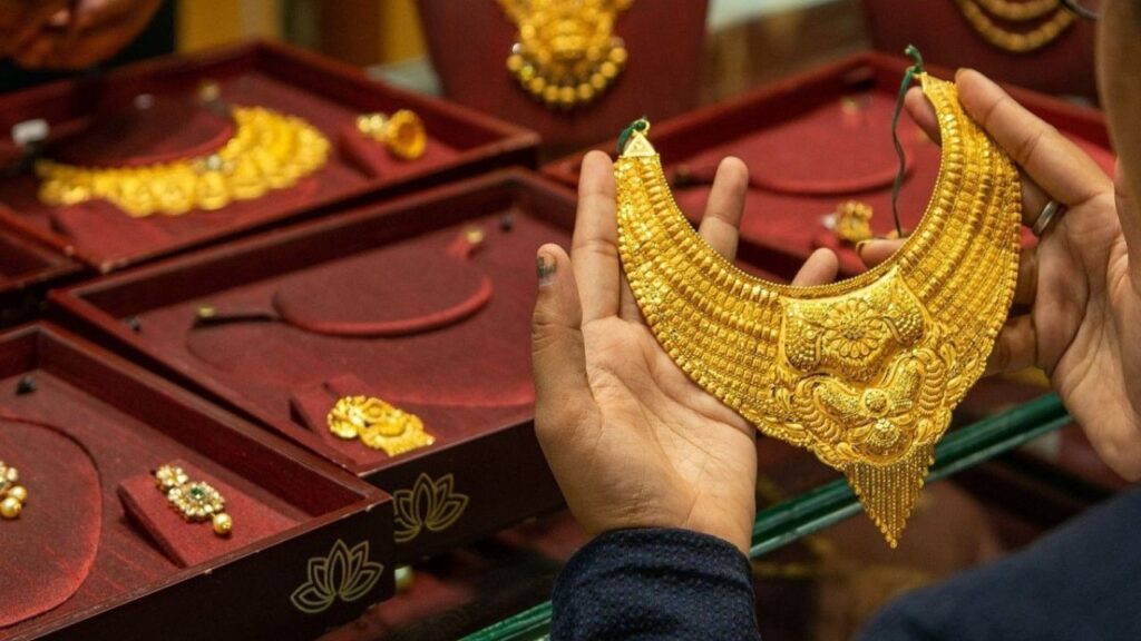 Stability in gold prices amid festive season