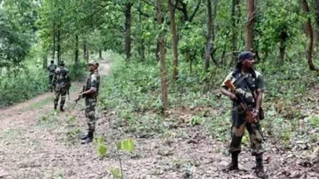 Teacher killed by maoists in Bijapur