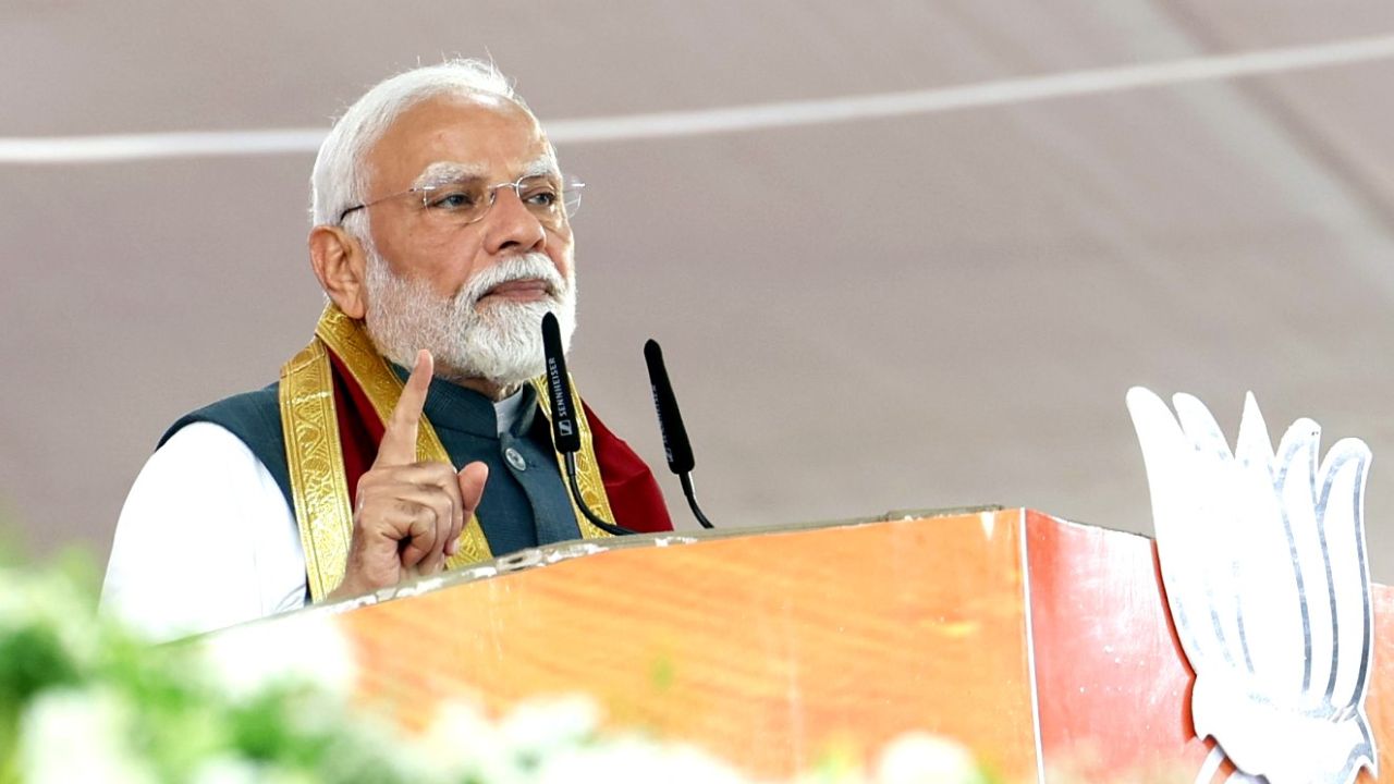 PM Modi Slams Bengal Govt Over Fund Misuse, Pushes for BJP Rule in Kolkata Rally