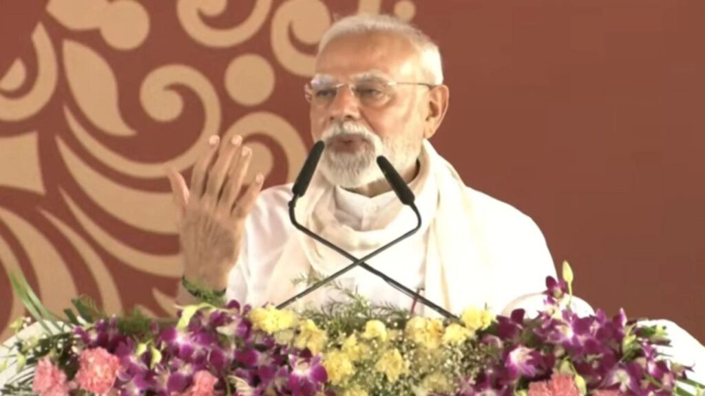 PM Modi inaugurates projects worth Rs 2200 crore in Varanasi
