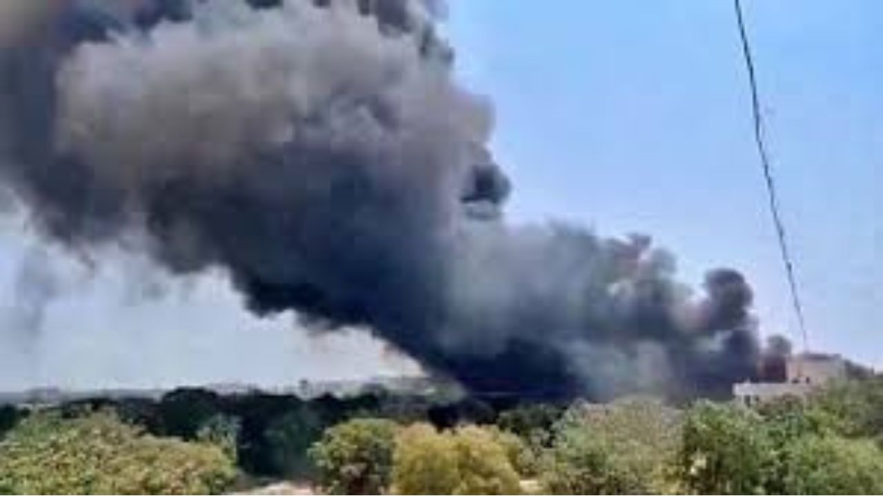 US: Plane collided with an aircraft parked at an American airport; Rescue operations on