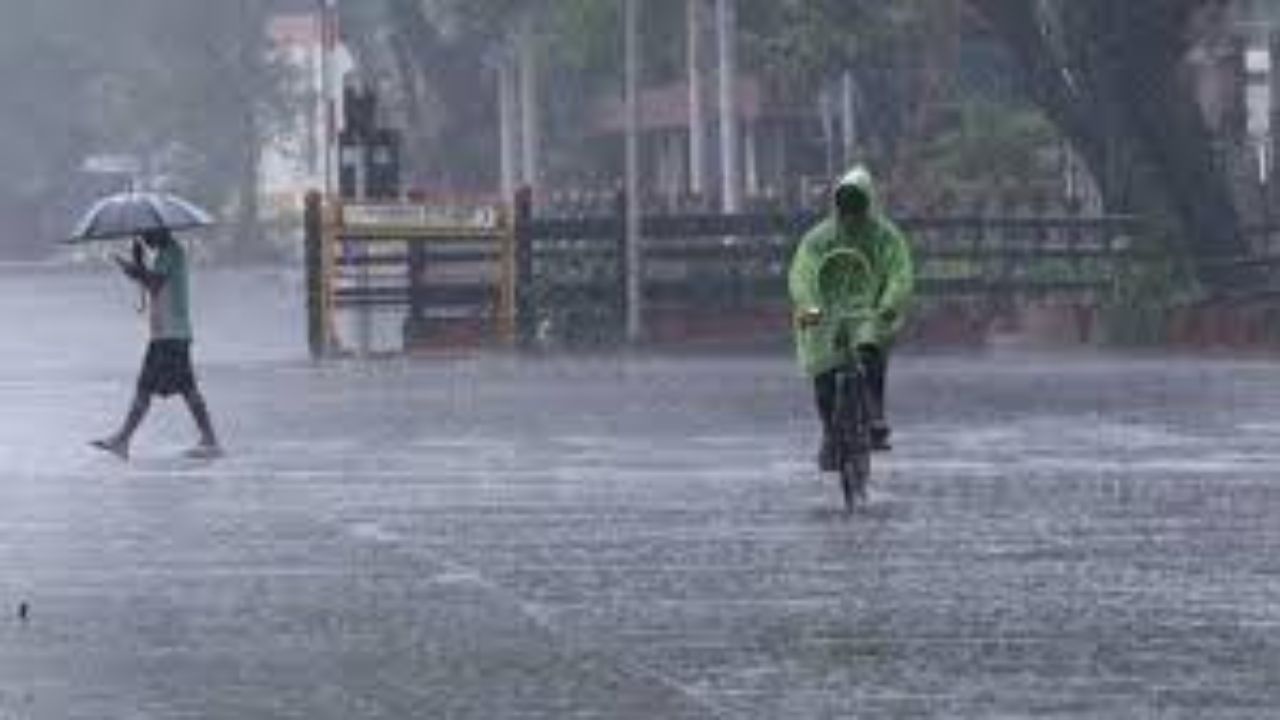 Mixed weather across Inbia due to monsoon