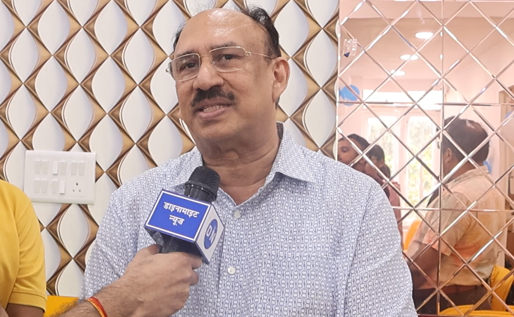 Global Business Leader Dr. Santrupt Misra Visits Dynamite News Headquarters, Interacts with the Team