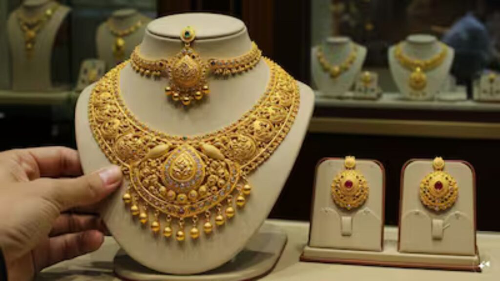 Lucknow gold prices mirror those in Delhi