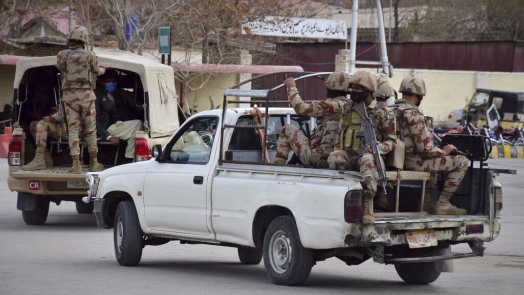 Islamist militants kill 11 Pakistani soldiers in ambush