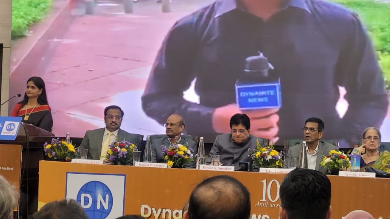 Arrival of Chief Guest & Distinguished Guests.