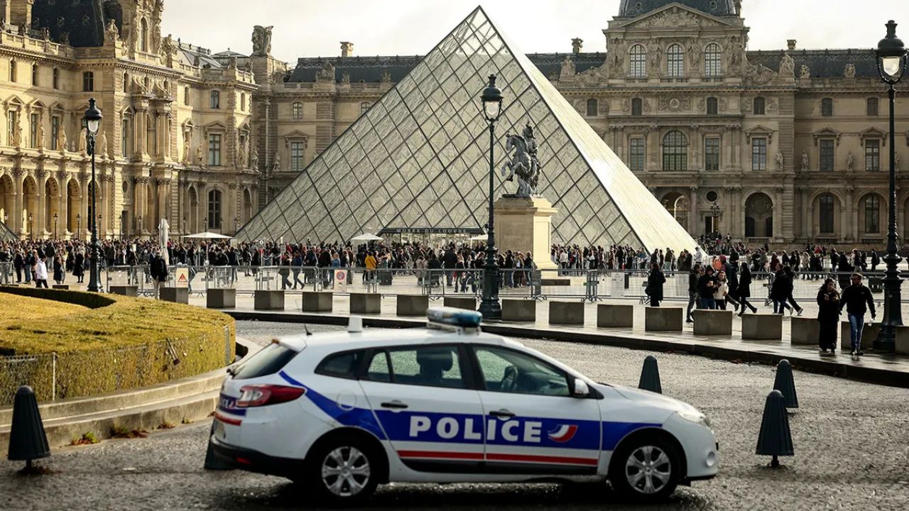 Several suspects arrested in connection with theft of crown jewels from Louvre Museum Several suspects arrested in connection with theft of crown jewels from Louvre Museum