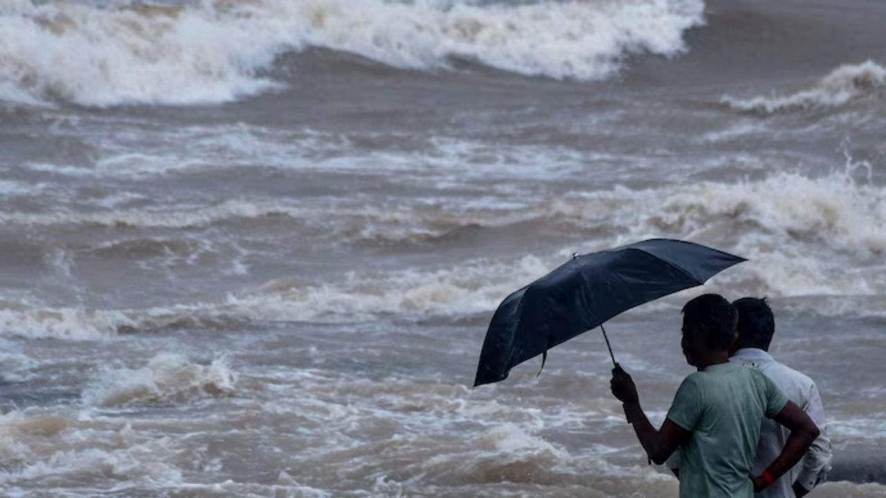 Cyclone Montha: Odisha, Andhra on high alert; Heavy rains in Bengal Cyclone Montha: Odisha, Andhra on high alert; Heavy rains in Bengal
