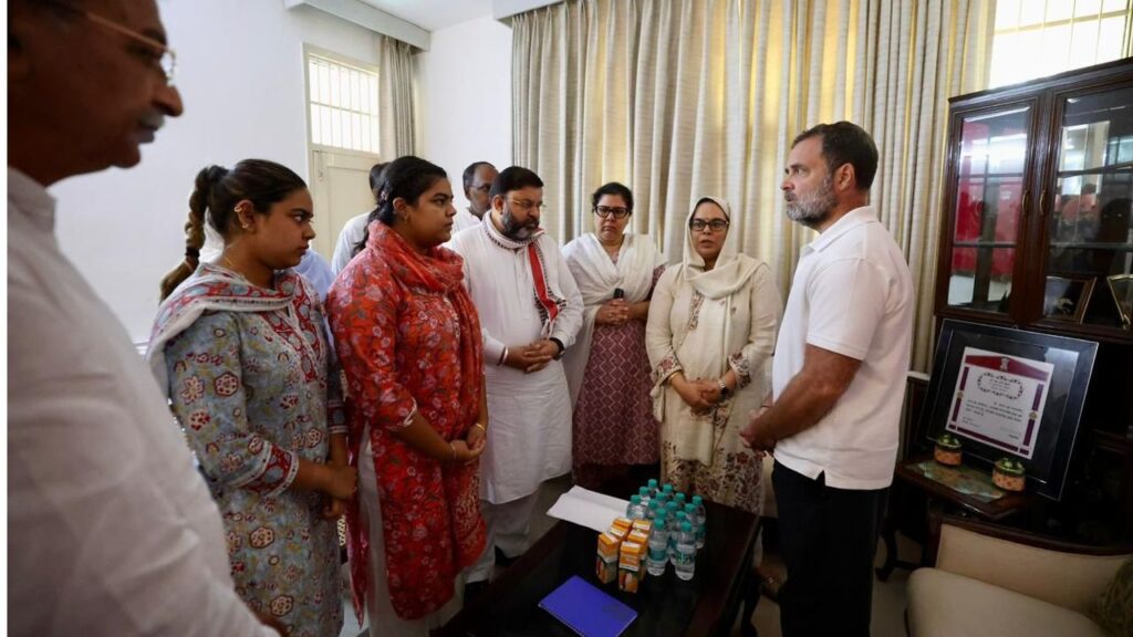Rahul Gandhi visits home of IPS Officer