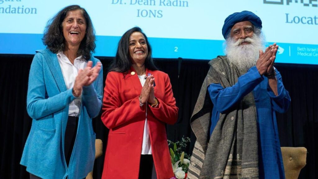 Sunita Williams, Kavya Manyapu and Sadhguru (R)