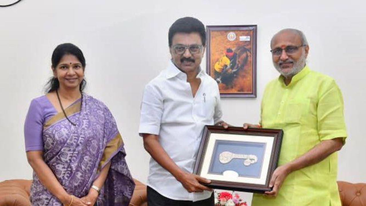 Tamil Nadu CM Stalin Meets Vice President C.P. Radhakrishnan in Madurai, Praises His Service and Statesmanship