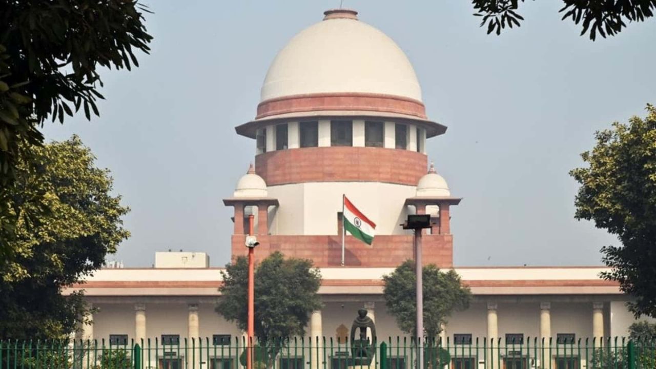 SC raps states, UTs for not filing affidavits on stray dogs; Orders Chief Secretaries to appear SC raps states, UTs for not filing affidavits on stray dogs; Orders Chief Secretaries to appear