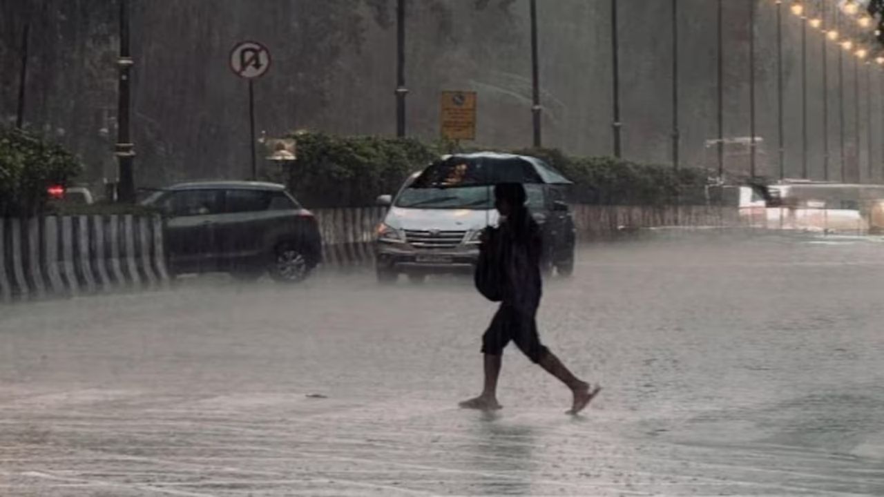 UP: Rain alert in several districts due to Cyclone Montha; Temperature to drop UP: Rain alert in several districts due to Cyclone Montha; Temperature to drop