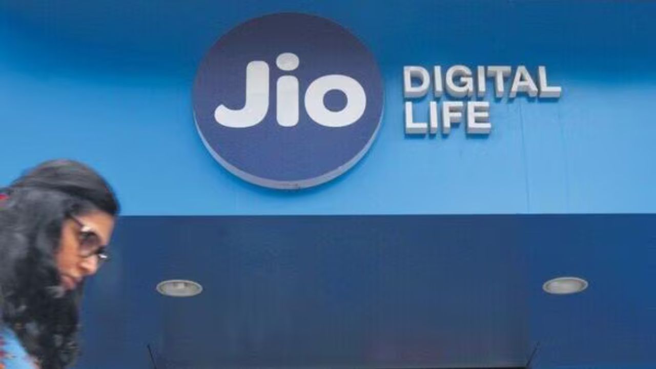 Reliance and Google partner; Free access to Google AI Pro worth Rs35,000 for Jio users