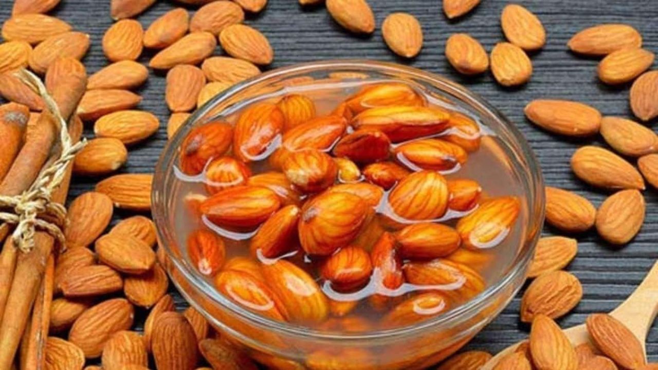 How many soaked almonds a day are beneficial for health? What is correct way to eat them?