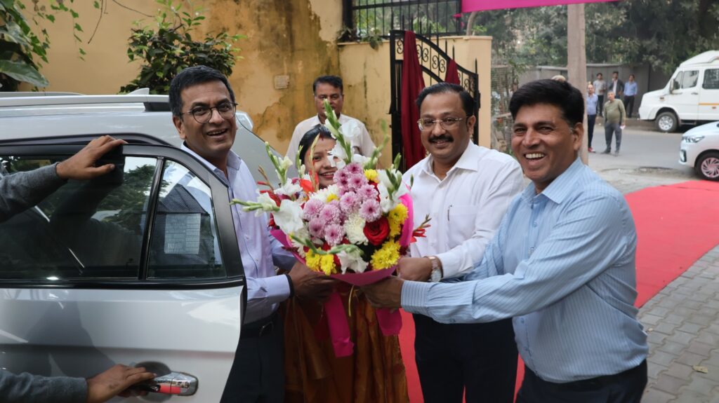 Dr Chandrachud is welcomed by E-n-C Manoj Tibrewal Aakash