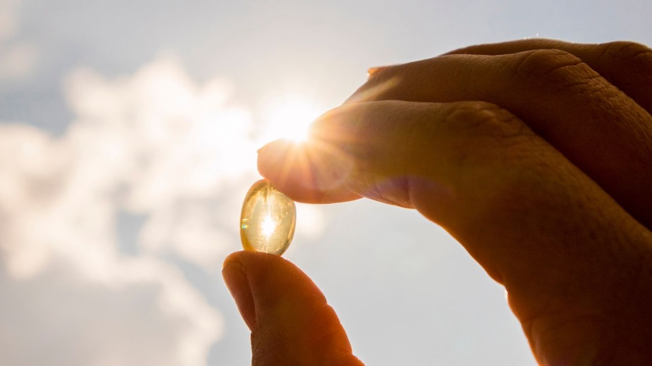 What is the right time to sunbathe? When does vitamin D release in the sun?