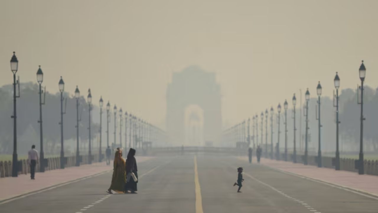 No rain likely in Delhi-NCR today as pollution peaks to dangerous levels