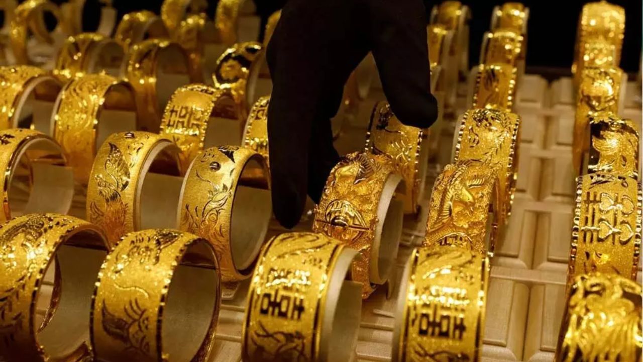 Gold Prices Surge in Delhi: Check Gold Rate Trends for November
