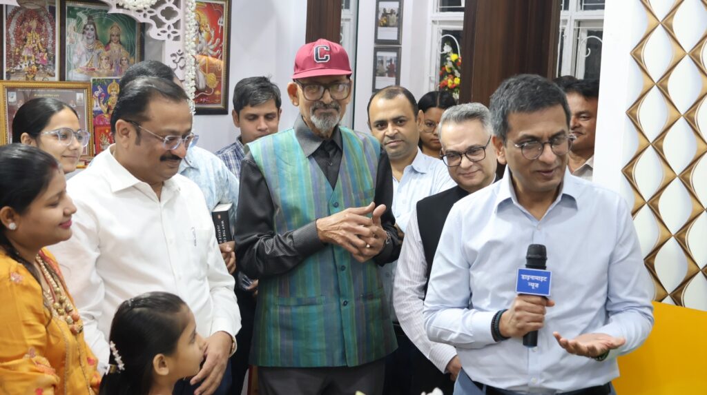 Dr Chandrachud advises young journalists to take care of their health 