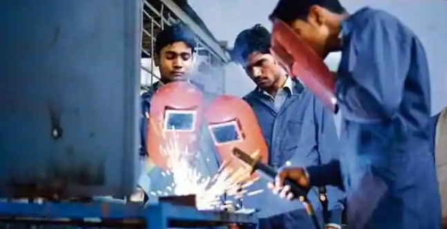 Now you’ll receive gratuity after this many years, double your overtime pay… This is how new labor code will change your life