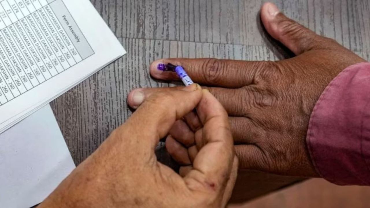 Voting underway for Delhi MCD Bypolls; AAP-BJP face off in 12 wards