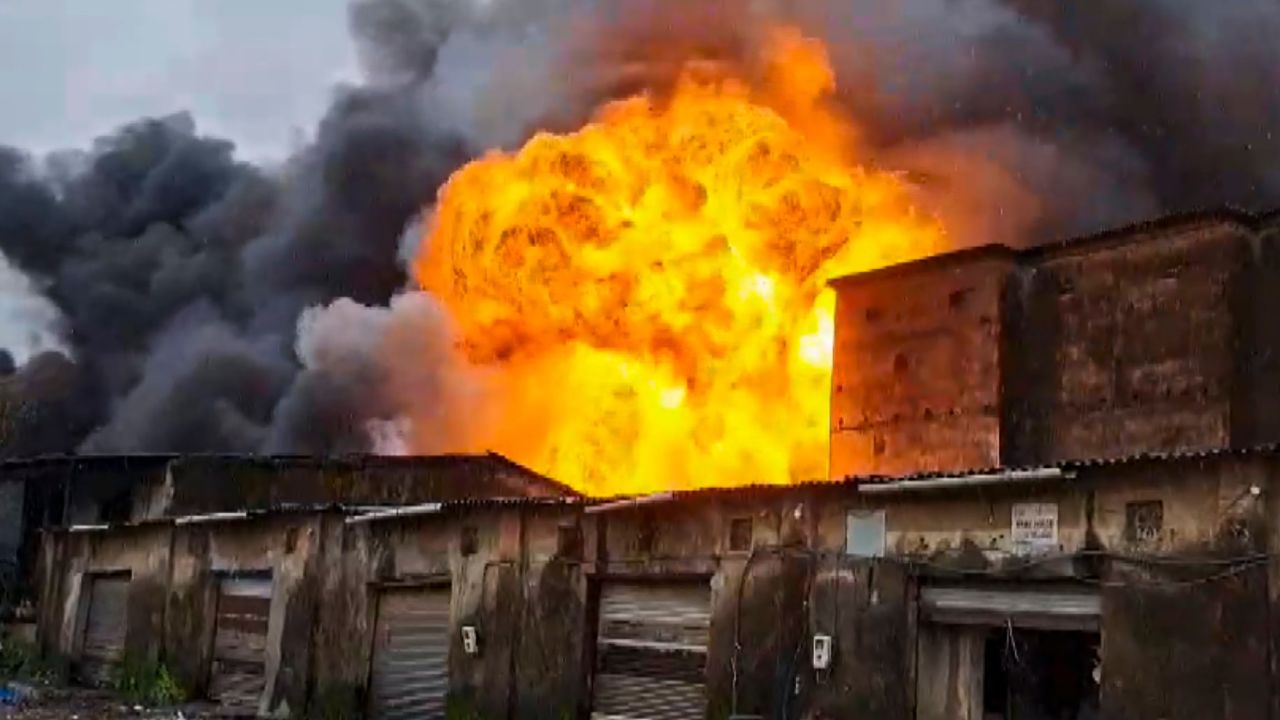 Massive fire erupts at Dyeing Company in Bhiwandi’s Sharawali Industrial Area; Details here