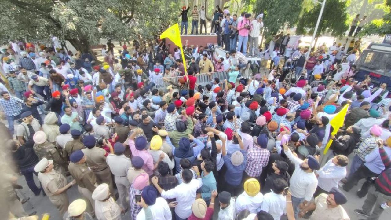 Panjab University protest turns violent; Lathi-charge on demonstrators